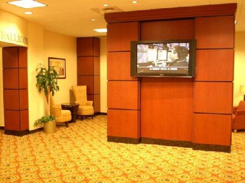 La Quinta Inn & Suites Pittsburgh North McCandless Township Exterior photo