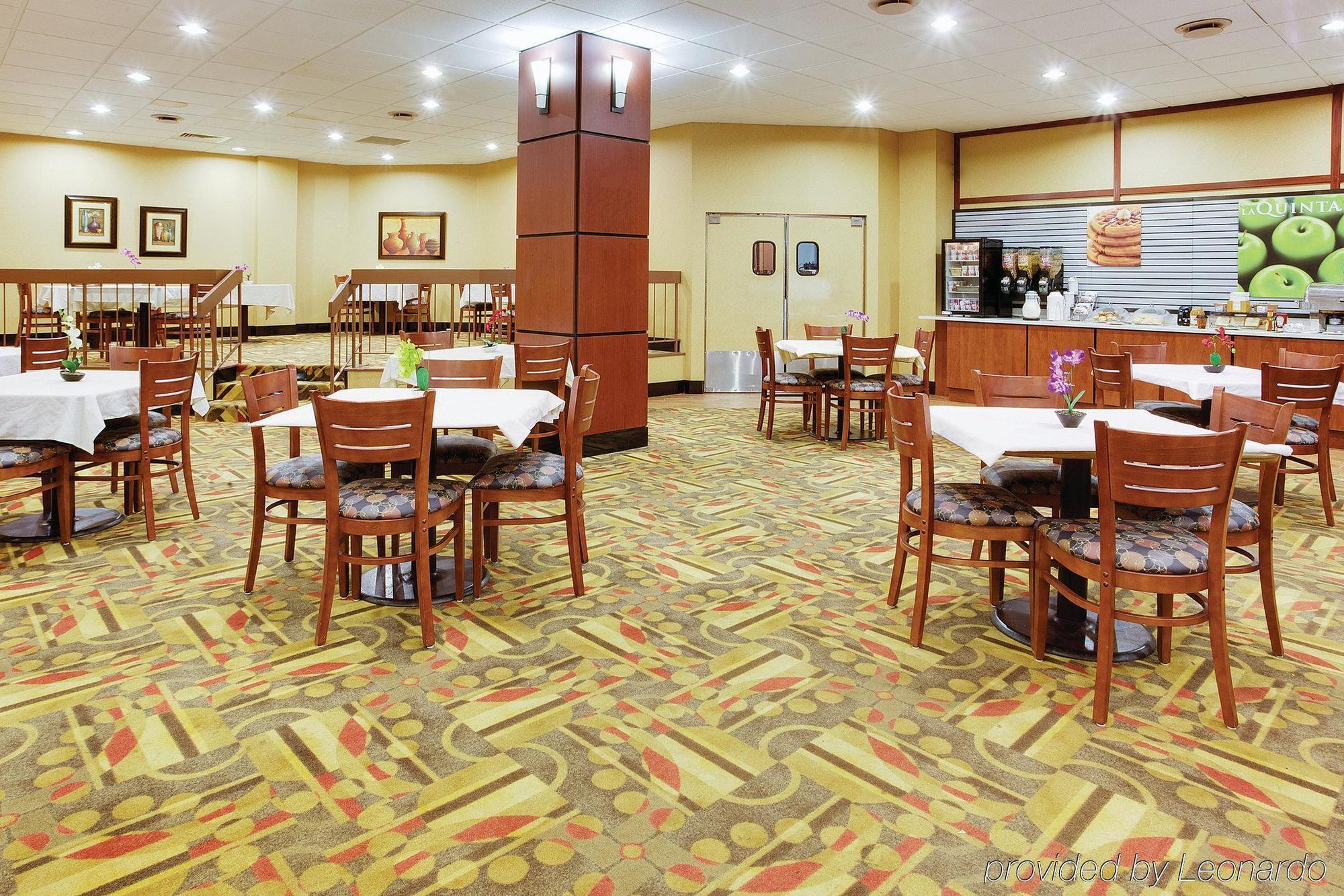 La Quinta Inn & Suites Pittsburgh North McCandless Township Exterior photo