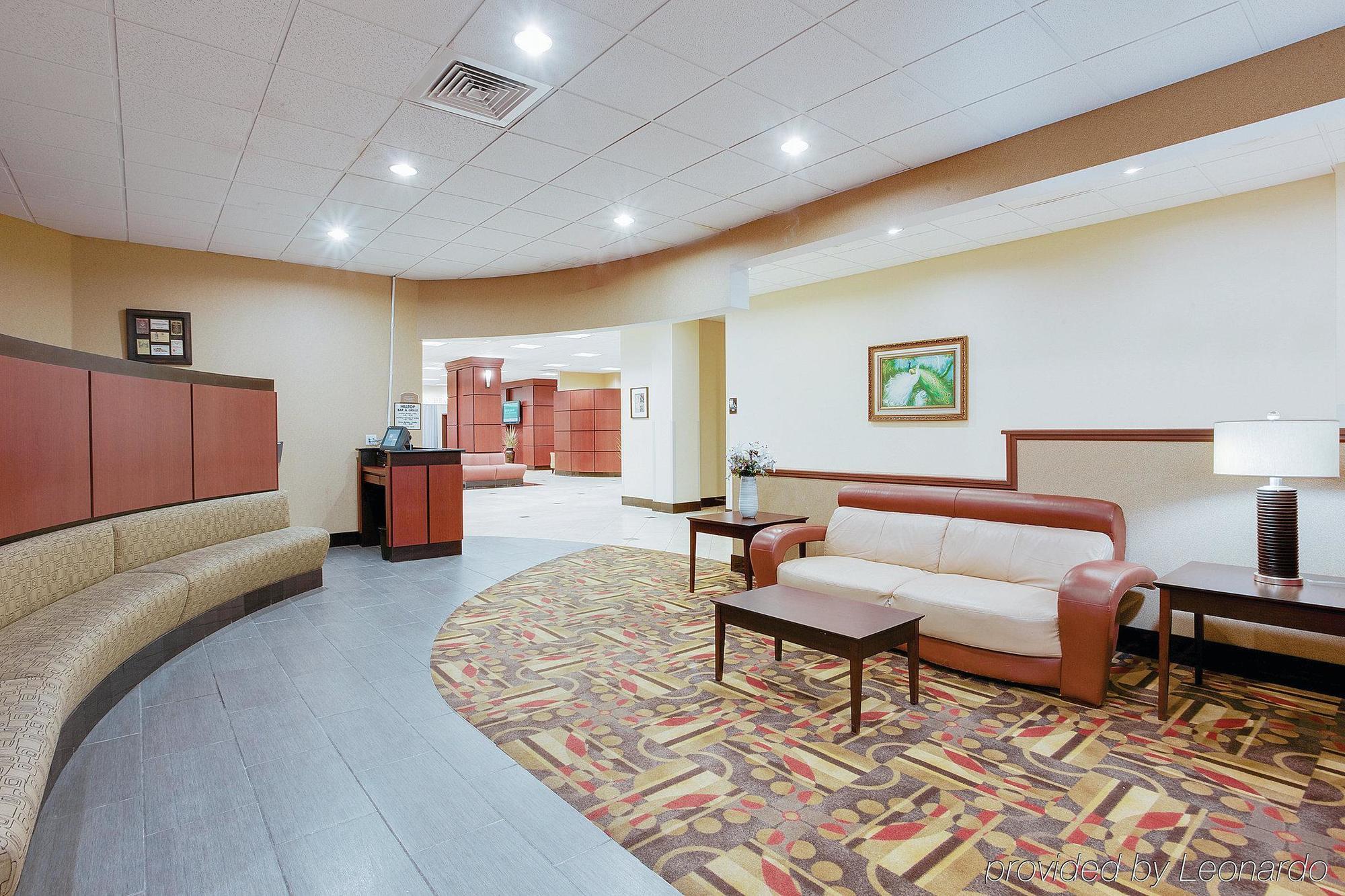 La Quinta Inn & Suites Pittsburgh North McCandless Township Exterior photo